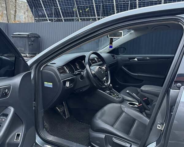 Серый Фольксваген Джетта, объемом двигателя 1.97 л и пробегом 167 тыс. км за 13300 $, фото 6 на Automoto.ua