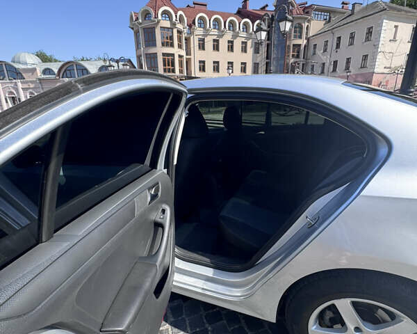 Фольксваген Джетта 2015 в Черновцах на Automoto.ua Серый Фольксваген Джетта, объемом двигателя 2 л и пробегом 310 тыс. км за 9500 $, фото 15 на Automoto.ua