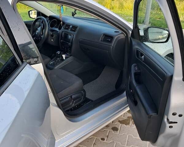 Серый Фольксваген Джетта, объемом двигателя 1.39 л и пробегом 185 тыс. км за 6500 $, фото 4 на Automoto.ua