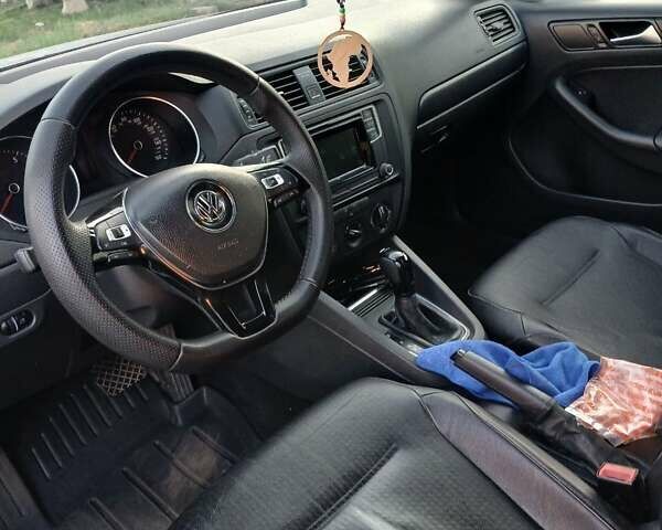 Серый Фольксваген Джетта, объемом двигателя 1.4 л и пробегом 280 тыс. км за 8600 $, фото 2 на Automoto.ua