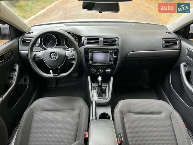 Сірий Фольксваген Джетта, об'ємом двигуна 2 л та пробігом 198 тис. км за 11500 $, фото 44 на Automoto.ua