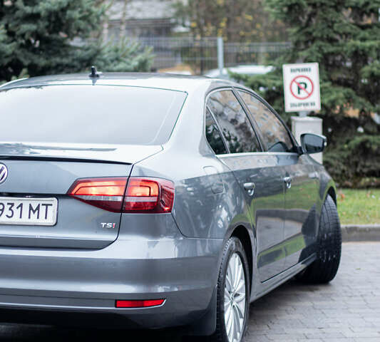 Серый Фольксваген Джетта, объемом двигателя 1.8 л и пробегом 157 тыс. км за 12500 $, фото 7 на Automoto.ua