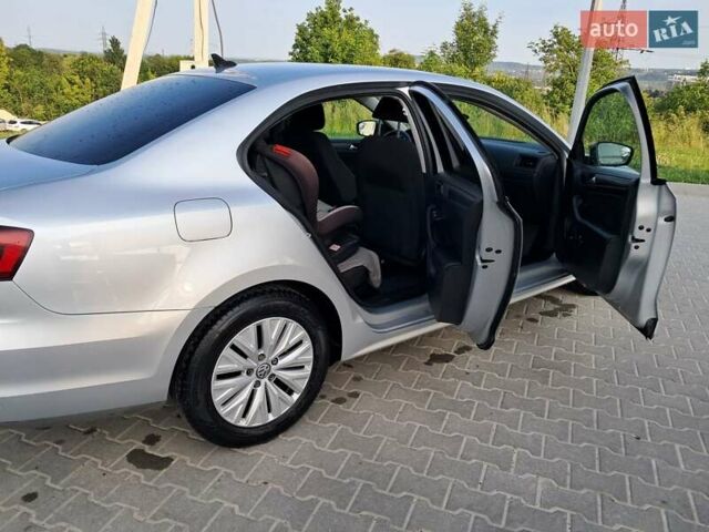 Серый Фольксваген Джетта, объемом двигателя 1.39 л и пробегом 185 тыс. км за 6500 $, фото 5 на Automoto.ua