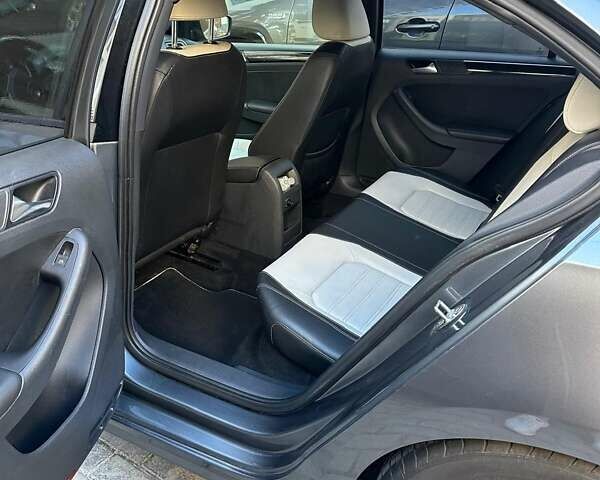 Фольксваген Джетта 2015 у Львові на Automoto.ua Сірий Фольксваген Джетта, об'ємом двигуна 1.8 л та пробігом 168 тис. км за 9500 $, фото 4 на Automoto.ua