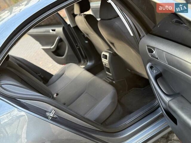 Серый Фольксваген Джетта, объемом двигателя 1.4 л и пробегом 100 тыс. км за 9200 $, фото 108 на Automoto.ua