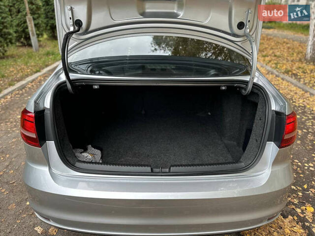 Сірий Фольксваген Джетта, об'ємом двигуна 2 л та пробігом 198 тис. км за 11500 $, фото 46 на Automoto.ua