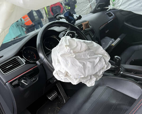 Серый Фольксваген Джетта, объемом двигателя 2 л и пробегом 137 тыс. км за 6000 $, фото 4 на Automoto.ua