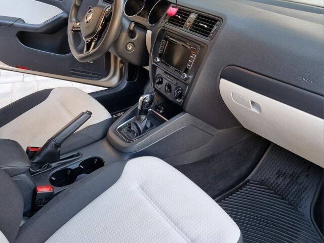 Серый Фольксваген Джетта, объемом двигателя 2 л и пробегом 229 тыс. км за 8900 $, фото 6 на Automoto.ua