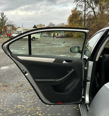 Сірий Фольксваген Джетта, об'ємом двигуна 1.8 л та пробігом 153 тис. км за 11000 $, фото 8 на Automoto.ua