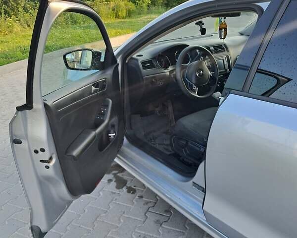 Серый Фольксваген Джетта, объемом двигателя 1.39 л и пробегом 185 тыс. км за 6500 $, фото 2 на Automoto.ua