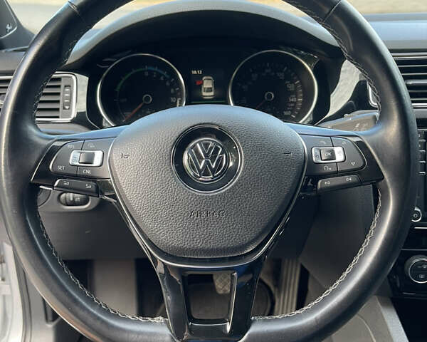 Серый Фольксваген Джетта, объемом двигателя 1.39 л и пробегом 130 тыс. км за 12500 $, фото 14 на Automoto.ua