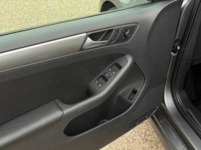 Сірий Фольксваген Джетта, об'ємом двигуна 1.8 л та пробігом 119 тис. км за 2500 $, фото 8 на Automoto.ua