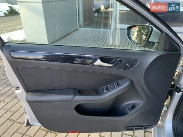 Сірий Фольксваген Джетта, об'ємом двигуна 1.6 л та пробігом 144 тис. км за 13000 $, фото 12 на Automoto.ua