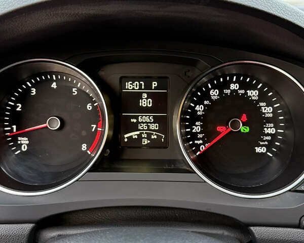 Сірий Фольксваген Джетта, об'ємом двигуна 1.39 л та пробігом 127 тис. км за 11000 $, фото 18 на Automoto.ua