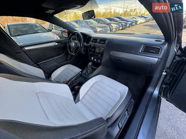 Фольксваген Джетта 2016 в Запорожье на Automoto.ua Серый Фольксваген Джетта, объемом двигателя 1.8 л и пробегом 210 тыс. км за 9999 $, фото 16 на Automoto.ua