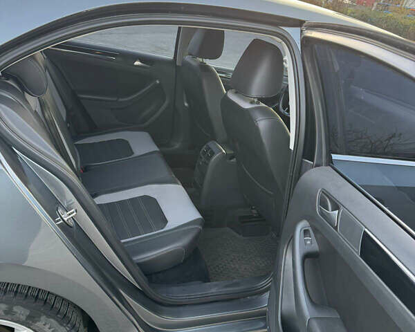 Сірий Фольксваген Джетта, об'ємом двигуна 1.6 л та пробігом 161 тис. км за 11500 $, фото 3 на Automoto.ua