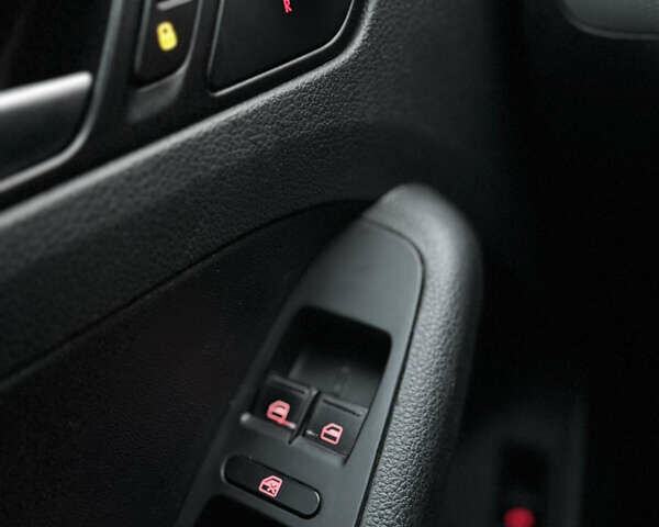 Серый Фольксваген Джетта, объемом двигателя 1.4 л и пробегом 215 тыс. км за 7650 $, фото 14 на Automoto.ua