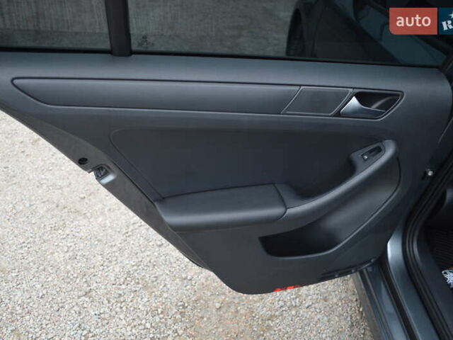 Серый Фольксваген Джетта, объемом двигателя 1.4 л и пробегом 110 тыс. км за 12800 $, фото 9 на Automoto.ua