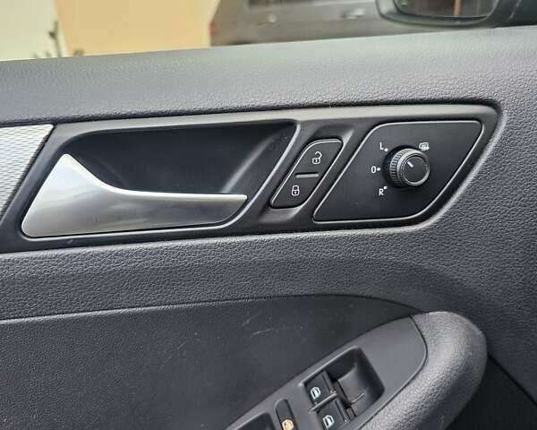 Сірий Фольксваген Джетта, об'ємом двигуна 1.4 л та пробігом 80 тис. км за 10499 $, фото 10 на Automoto.ua