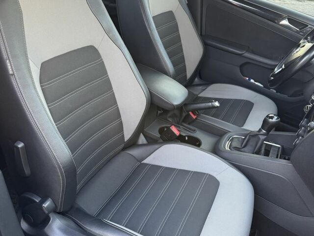 Серый Фольксваген Джетта, объемом двигателя 1.6 л и пробегом 90 тыс. км за 12000 $, фото 10 на Automoto.ua