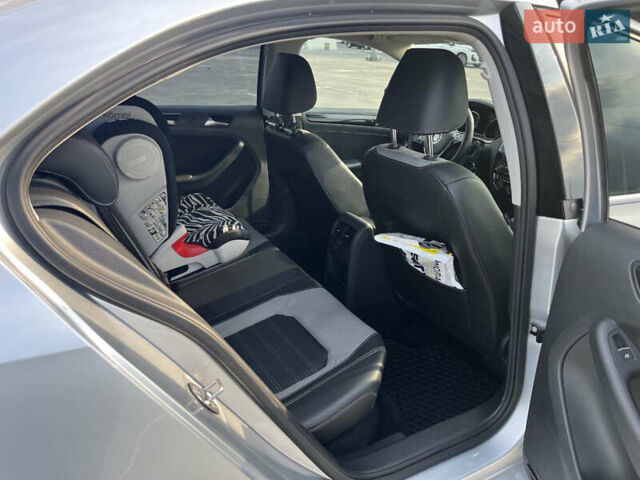 Серый Фольксваген Джетта, объемом двигателя 1.6 л и пробегом 130 тыс. км за 11200 $, фото 11 на Automoto.ua