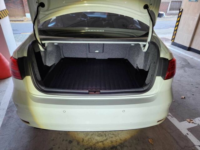 Серый Фольксваген Джетта, объемом двигателя 2 л и пробегом 85 тыс. км за 12500 $, фото 4 на Automoto.ua