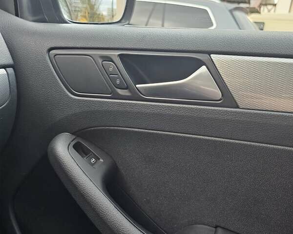 Сірий Фольксваген Джетта, об'ємом двигуна 1.4 л та пробігом 80 тис. км за 10499 $, фото 14 на Automoto.ua