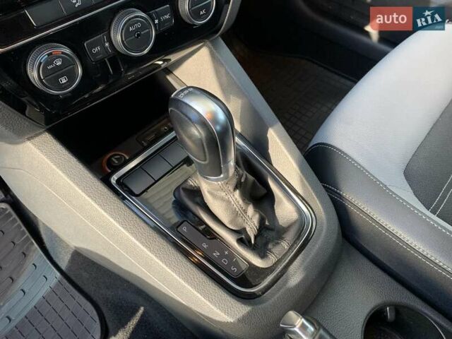 Сірий Фольксваген Джетта, об'ємом двигуна 1.6 л та пробігом 144 тис. км за 13000 $, фото 19 на Automoto.ua