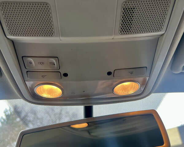 Серый Фольксваген Джетта, объемом двигателя 1.6 л и пробегом 224 тыс. км за 11500 $, фото 5 на Automoto.ua