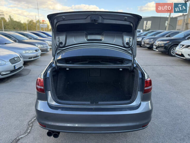 Фольксваген Джетта 2016 в Запорожье на Automoto.ua Серый Фольксваген Джетта, объемом двигателя 1.8 л и пробегом 210 тыс. км за 9999 $, фото 14 на Automoto.ua