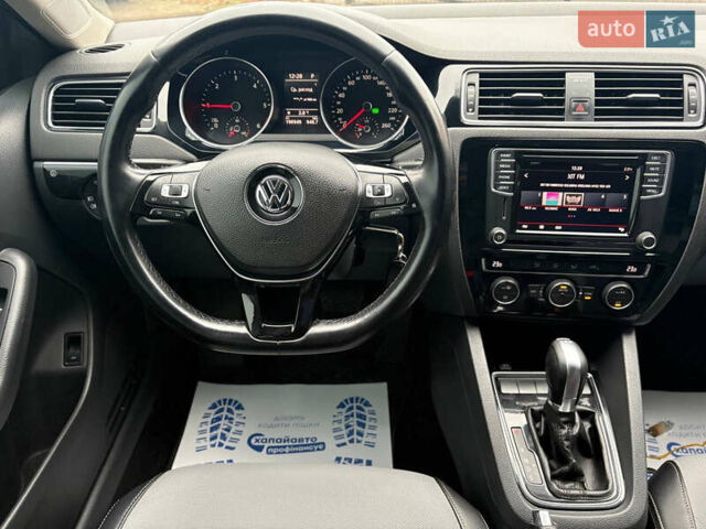 Серый Фольксваген Джетта, объемом двигателя 1.6 л и пробегом 190 тыс. км за 12500 $, фото 9 на Automoto.ua