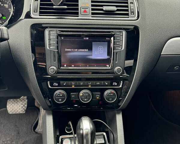 Сірий Фольксваген Джетта, об'ємом двигуна 1.39 л та пробігом 144 тис. км за 11999 $, фото 13 на Automoto.ua