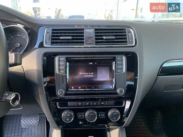 Сірий Фольксваген Джетта, об'ємом двигуна 1.6 л та пробігом 144 тис. км за 13000 $, фото 18 на Automoto.ua