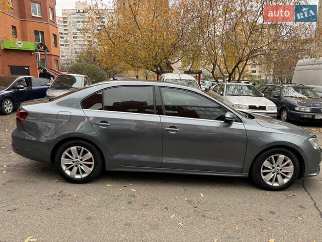 Серый Фольксваген Джетта, объемом двигателя 1.6 л и пробегом 213 тыс. км за 9700 $, фото 7 на Automoto.ua