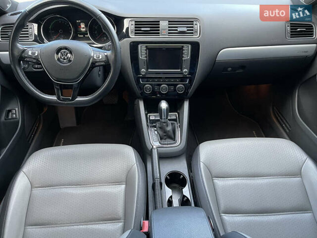 Серый Фольксваген Джетта, объемом двигателя 1.39 л и пробегом 130 тыс. км за 12500 $, фото 11 на Automoto.ua