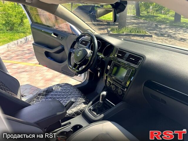 Серый Фольксваген Джетта, объемом двигателя 1.6 л и пробегом 138 тыс. км за 13500 $, фото 7 на Automoto.ua