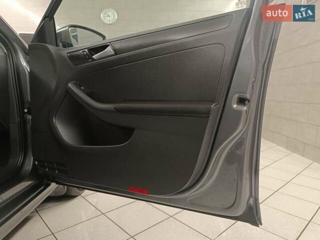 Серый Фольксваген Джетта, объемом двигателя 1.39 л и пробегом 165 тыс. км за 11200 $, фото 22 на Automoto.ua