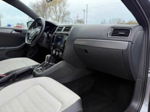 Сірий Фольксваген Джетта, об'ємом двигуна 1.8 л та пробігом 119 тис. км за 2500 $, фото 12 на Automoto.ua