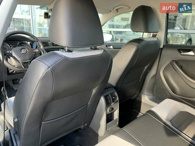 Сірий Фольксваген Джетта, об'ємом двигуна 1.6 л та пробігом 144 тис. км за 13000 $, фото 21 на Automoto.ua