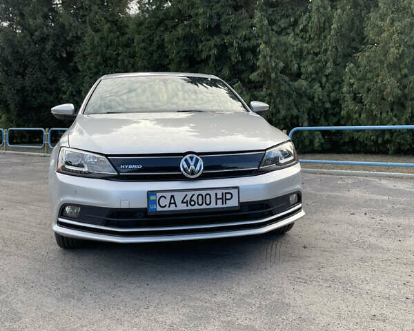 Серый Фольксваген Джетта, объемом двигателя 1.39 л и пробегом 130 тыс. км за 12500 $, фото 1 на Automoto.ua