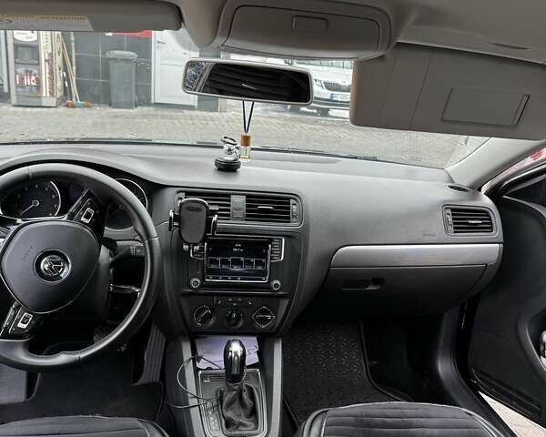 Фольксваген Джетта 2016 в Львове на Automoto.ua Серый Фольксваген Джетта, объемом двигателя 1.39 л и пробегом 180 тыс. км за 10300 $, фото 7 на Automoto.ua