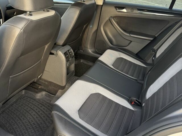 Серый Фольксваген Джетта, объемом двигателя 1.6 л и пробегом 90 тыс. км за 12000 $, фото 13 на Automoto.ua