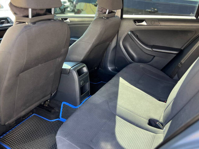 Серый Фольксваген Джетта, объемом двигателя 1.4 л и пробегом 188 тыс. км за 10600 $, фото 14 на Automoto.ua