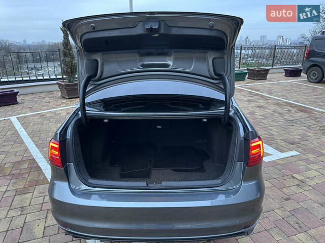 Серый Фольксваген Джетта, объемом двигателя 2 л и пробегом 188 тыс. км за 14500 $, фото 30 на Automoto.ua