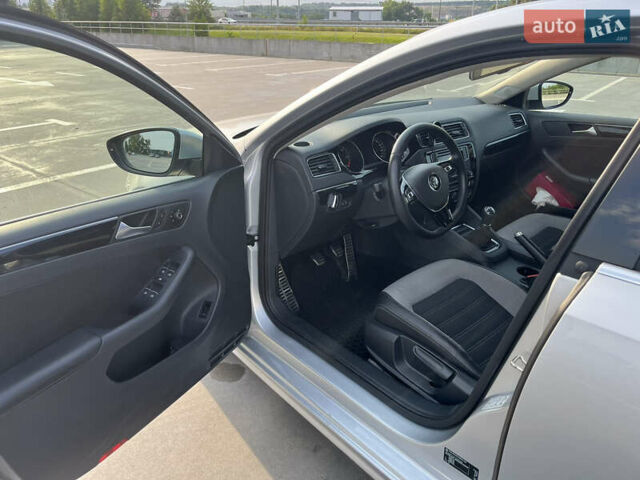 Сірий Фольксваген Джетта, об'ємом двигуна 1.6 л та пробігом 130 тис. км за 14999 $, фото 8 на Automoto.ua