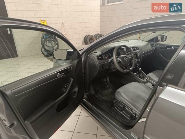 Серый Фольксваген Джетта, объемом двигателя 1.39 л и пробегом 165 тыс. км за 11200 $, фото 13 на Automoto.ua