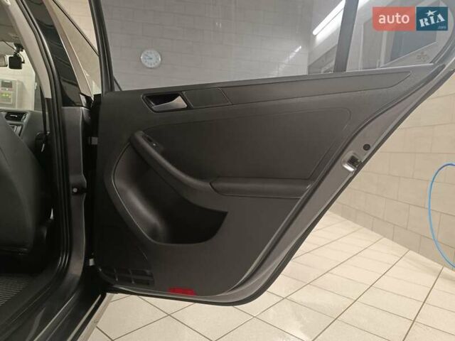 Серый Фольксваген Джетта, объемом двигателя 1.39 л и пробегом 165 тыс. км за 11200 $, фото 20 на Automoto.ua