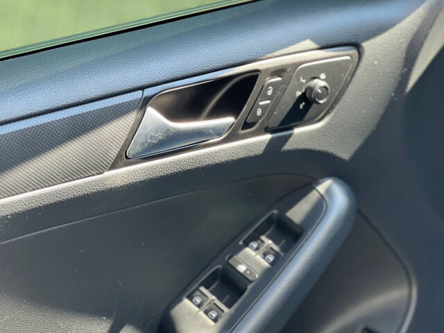 Серый Фольксваген Джетта, объемом двигателя 1.4 л и пробегом 188 тыс. км за 10600 $, фото 6 на Automoto.ua