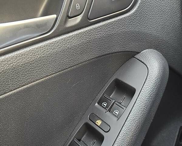 Сірий Фольксваген Джетта, об'ємом двигуна 1.4 л та пробігом 80 тис. км за 10499 $, фото 41 на Automoto.ua