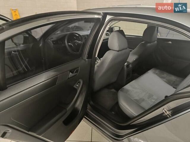 Серый Фольксваген Джетта, объемом двигателя 1.39 л и пробегом 165 тыс. км за 11200 $, фото 15 на Automoto.ua